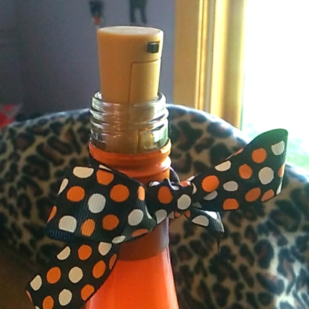 Light up decorated halloween wine bottle decor - Picture 4 of 5